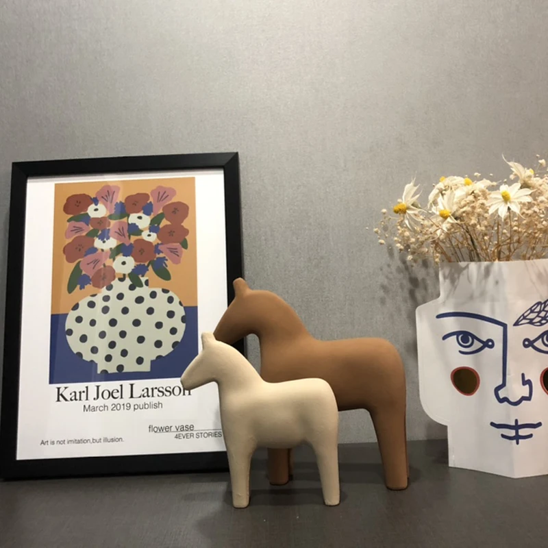 Nordic Wooden Horse Ornaments  - đánh giá và giá Baby Nursery Table